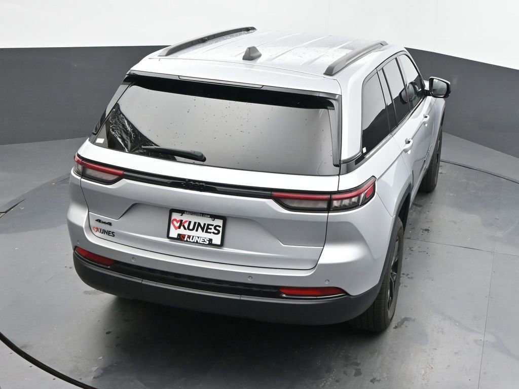 Used 2024 Jeep Grand Cherokee Altitude image 42