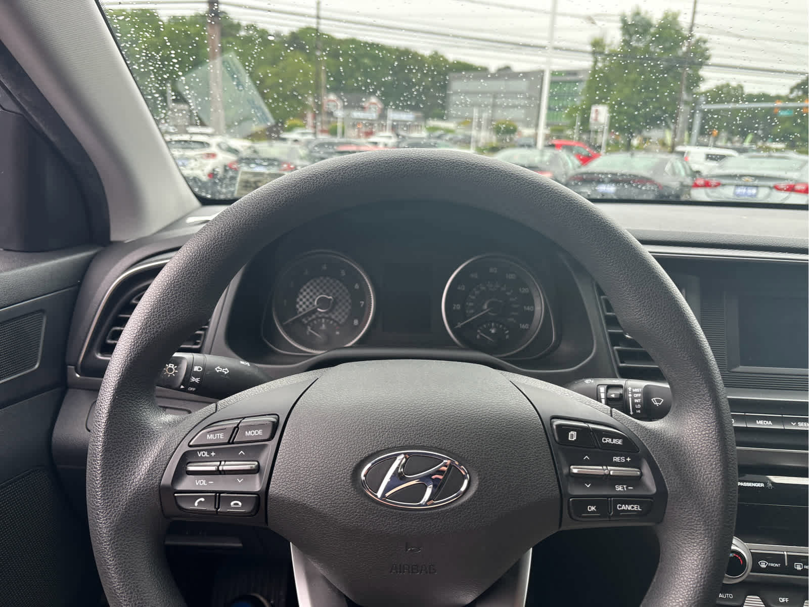 Used 2020 Hyundai Elantra SE w/ Cargo Package (C1) FWD image 9