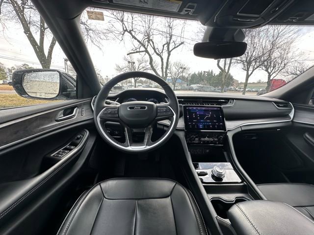 Used 2025 Jeep Grand Cherokee L Limited image 14