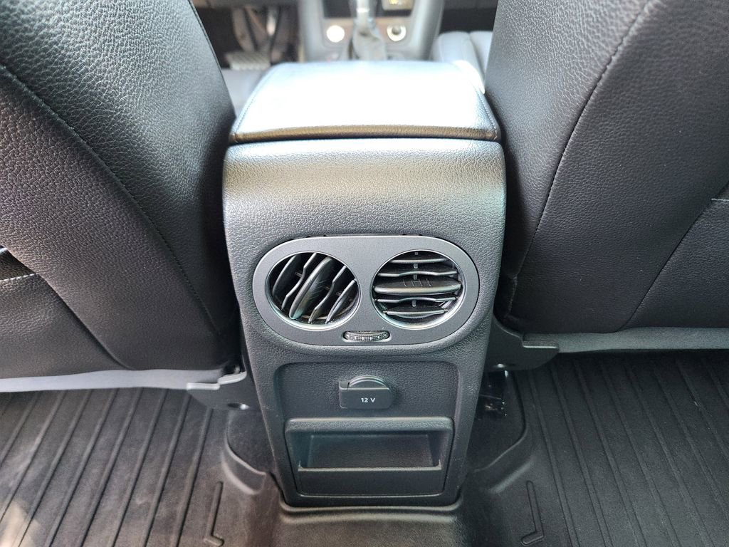 Used 2016 Volkswagen Tiguan S image 11