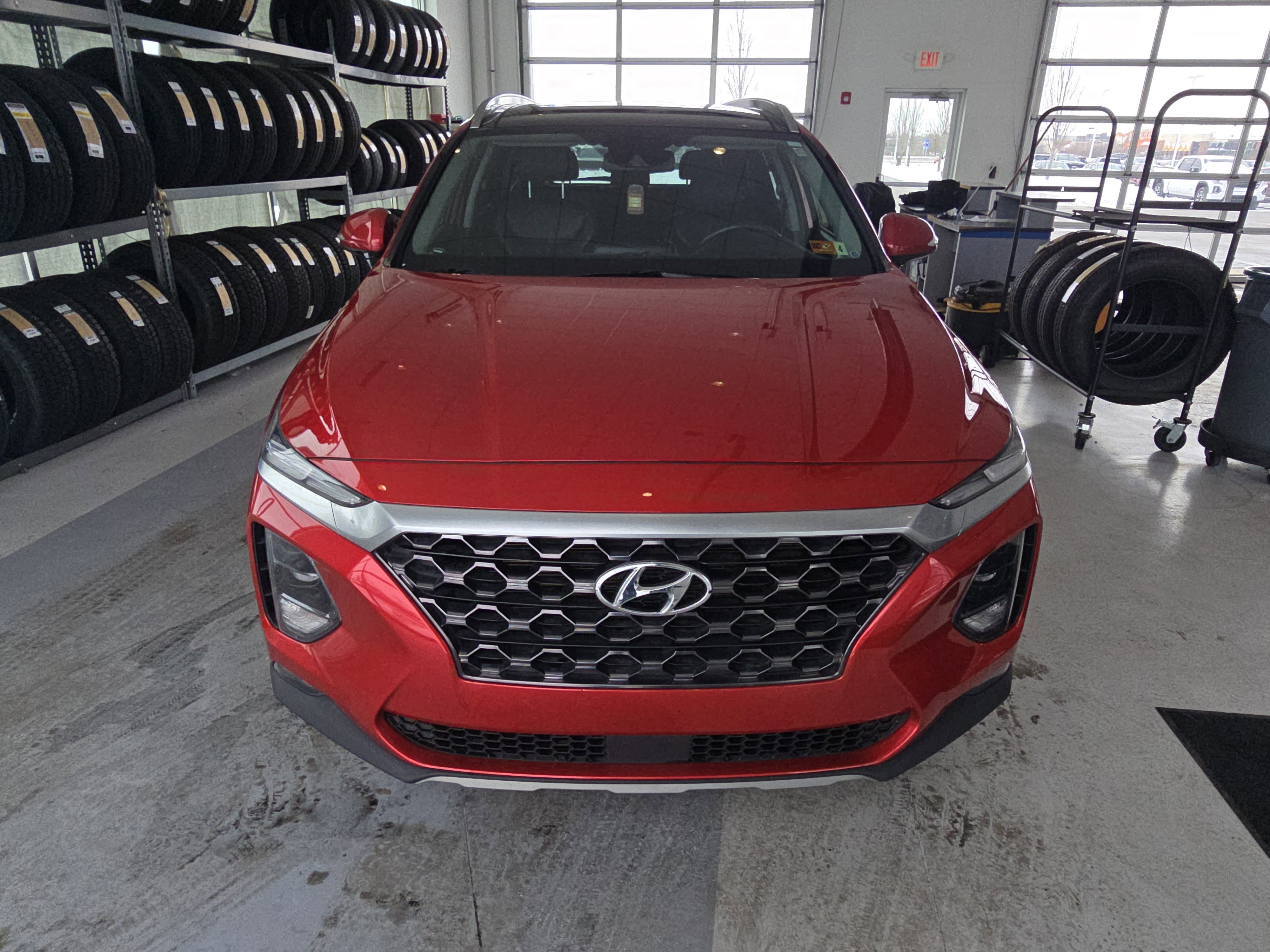 Used 2020 Hyundai Santa Fe SEL w/ Convenience + Premium Package image 2