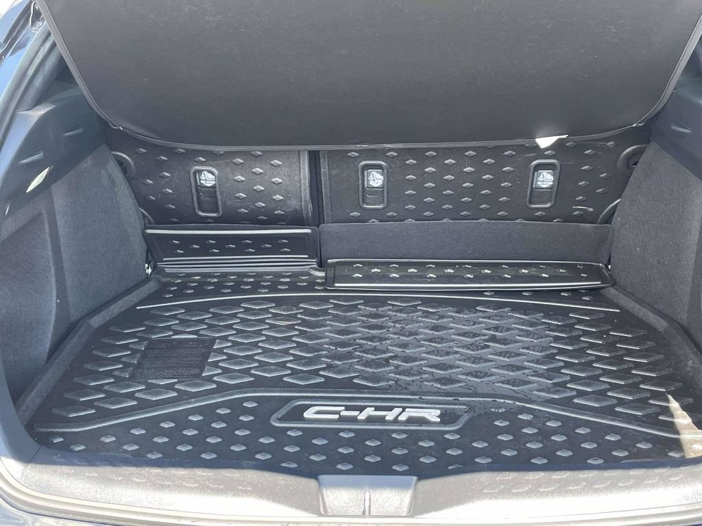 Used 2022 Toyota C-HR XLE FWD image 11