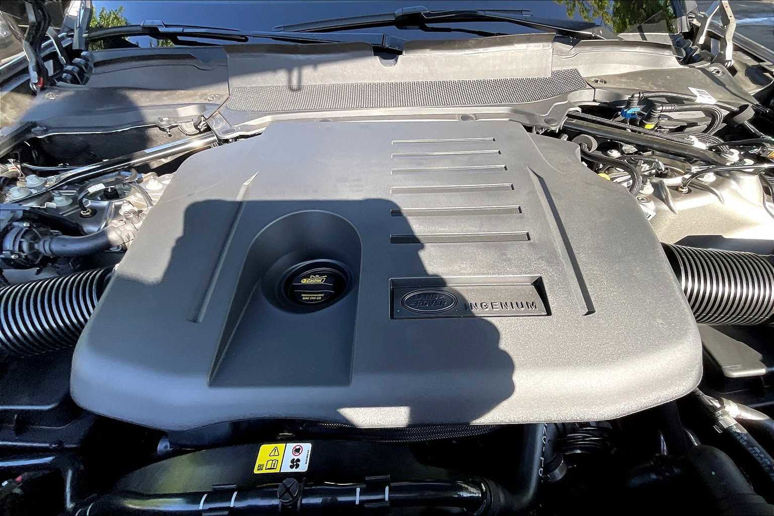 New 2025 Land Rover Discovery Dynamic SE image 13