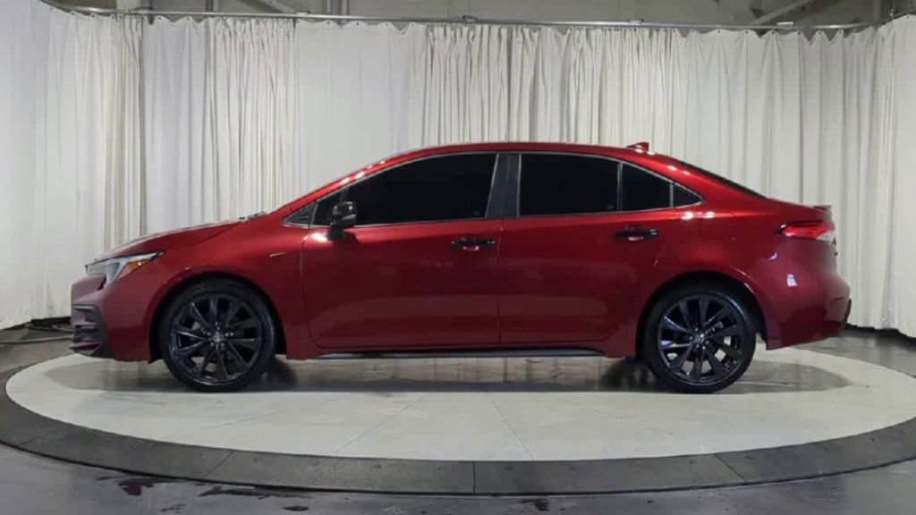 Used 2023 Toyota Corolla SE image 6
