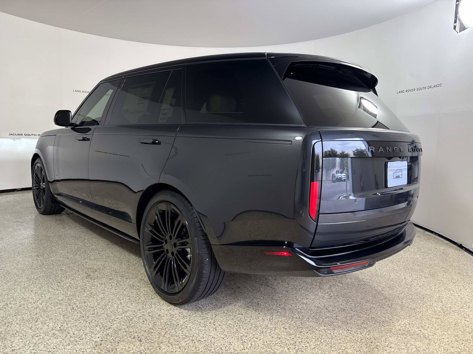 New 2026 Land Rover Range Rover Long Wheelbase SE AWD/4WD image 3