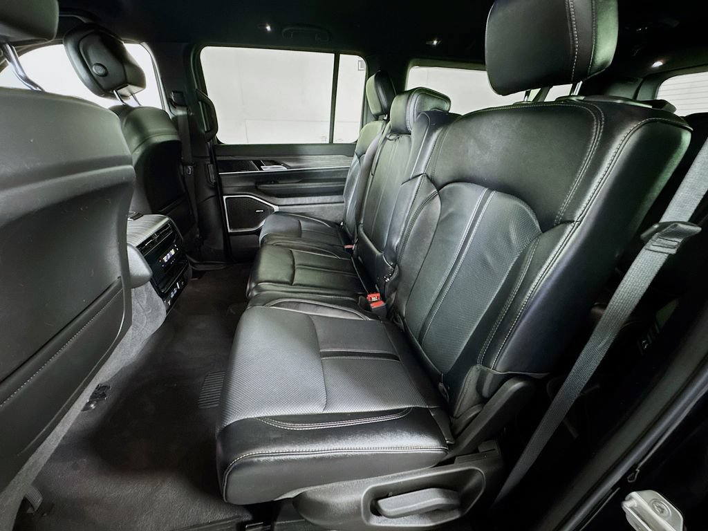 Used 2024 Jeep Wagoneer L Series II RWD image 25