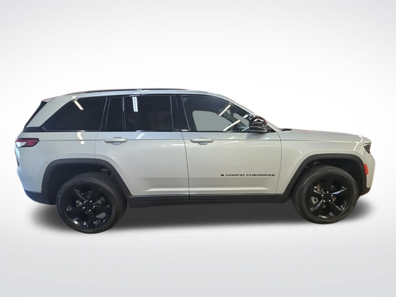 Used 2024 Jeep Grand Cherokee Altitude AWD/4WD image 6
