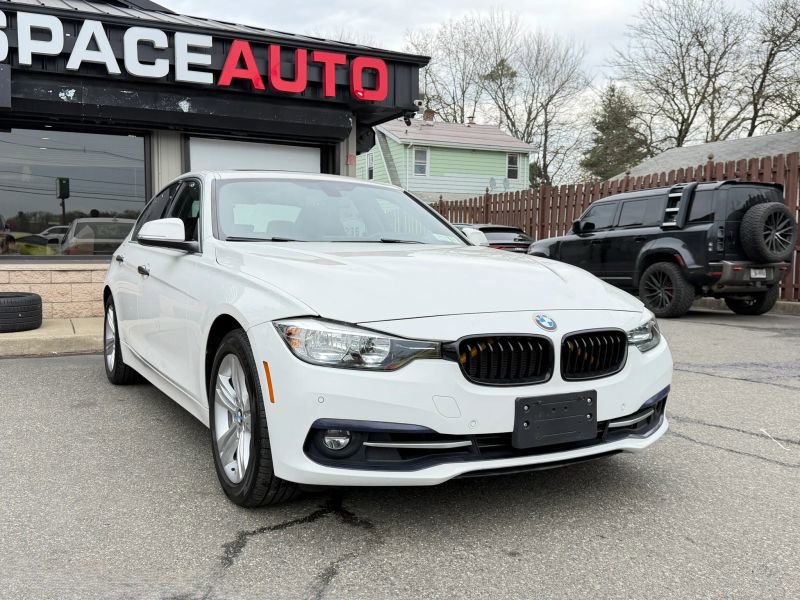 Used 2017 BMW 330i xDrive Sedan AWD/4WD image 4