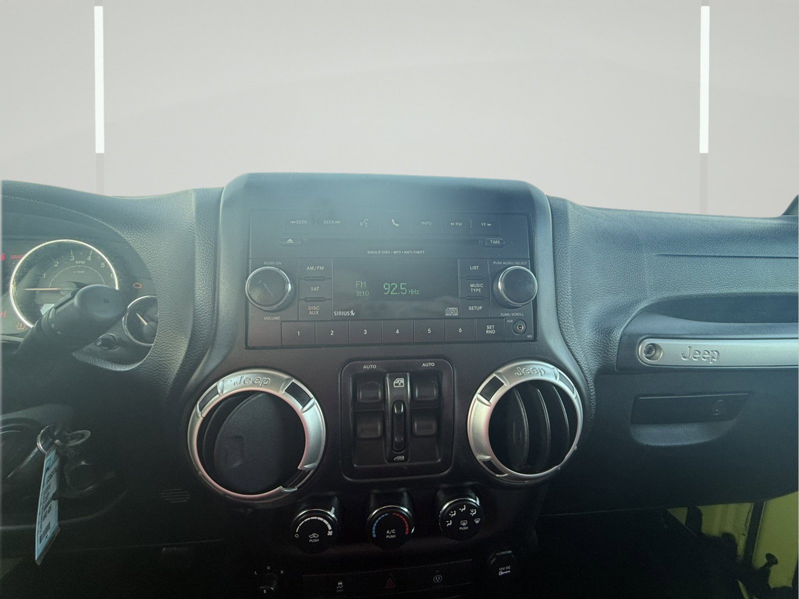 Used 2016 Jeep Wrangler Unlimited Sahara w/ Connectivity Group image 16