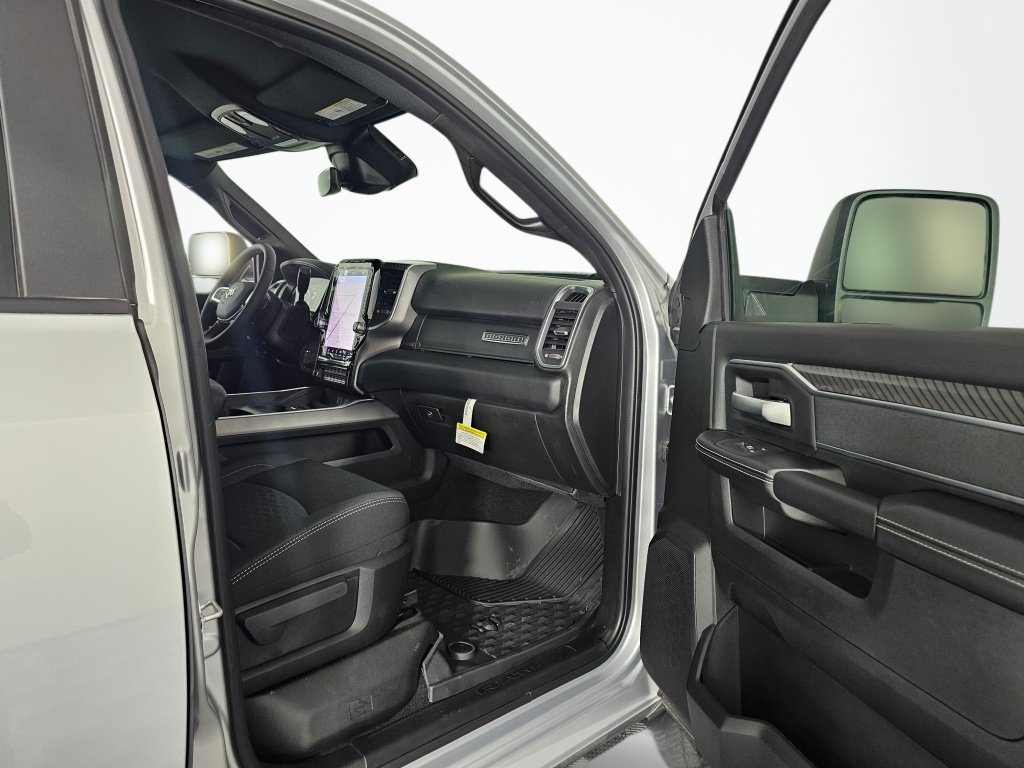 New 2026 RAM 3500 Big Horn AWD/4WD image 37