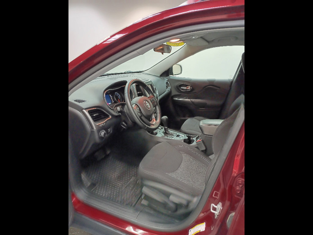 Used 2020 Jeep Cherokee Latitude w/ Cold Weather Group image 8