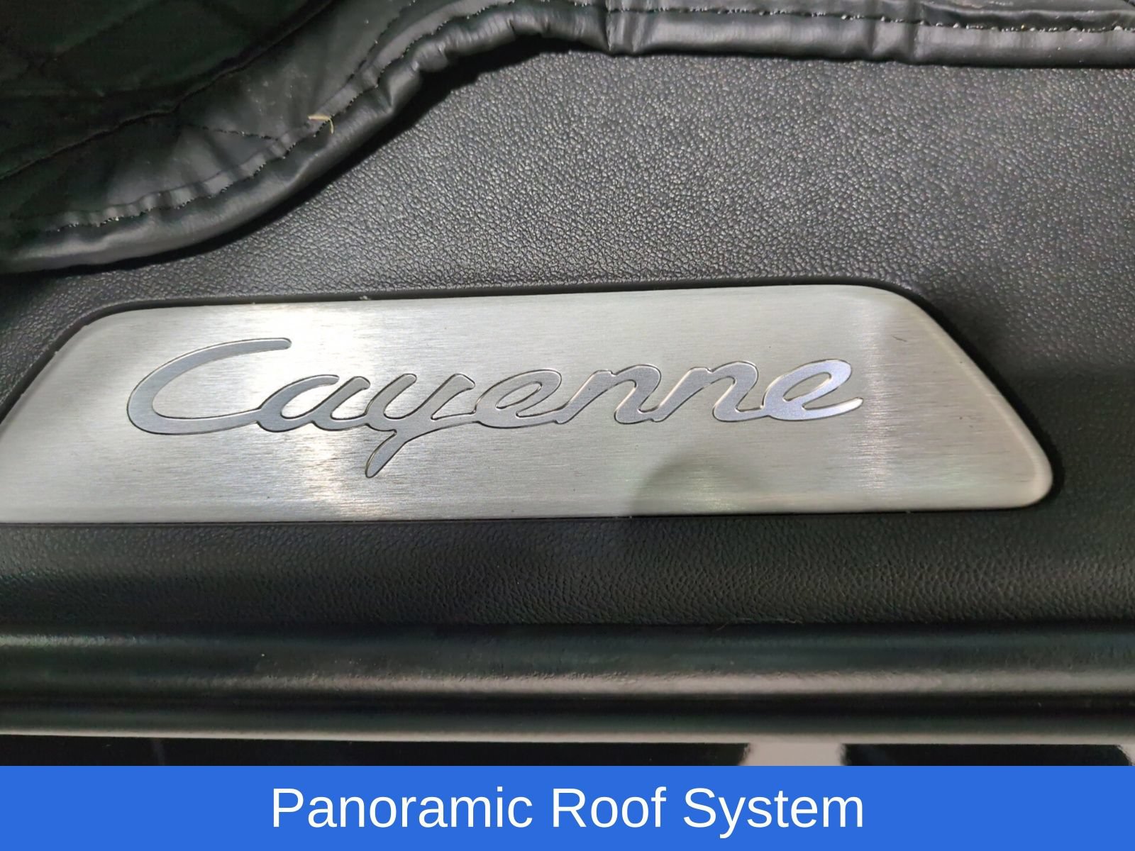 Used 2022 Porsche Cayenne w/ Premium Package AWD/4WD image 15