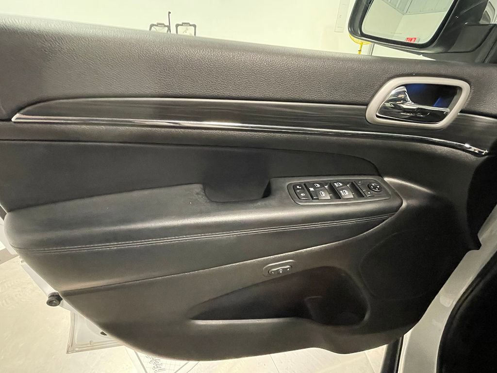 Used 2021 Jeep Grand Cherokee Limited image 18