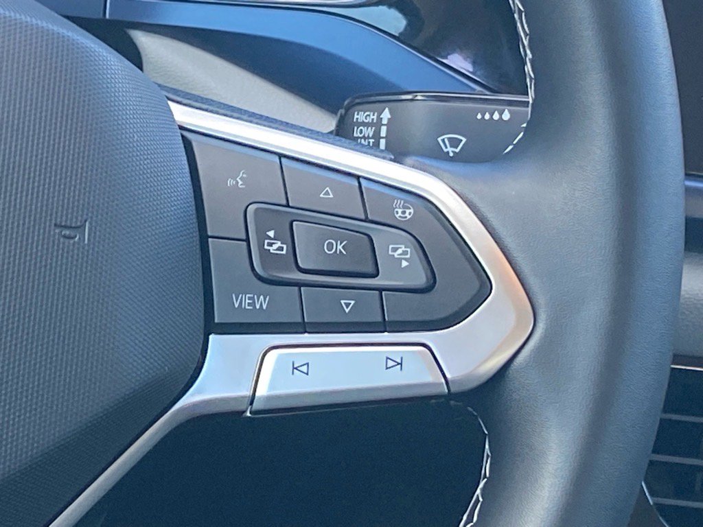Certified 2022 Volkswagen Taos SE image 7