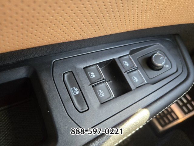 Certified 2024 Volkswagen Atlas Cross Sport SEL R-Line AWD/4WD image 32