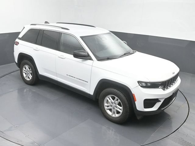 Used 2024 Jeep Grand Cherokee Laredo AWD/4WD image 35