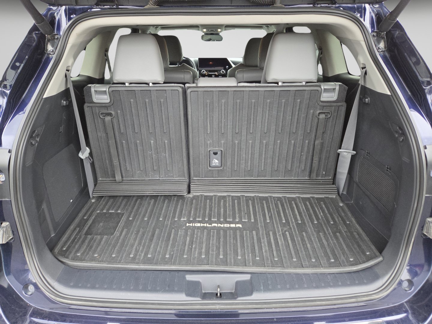 Used 2024 Toyota Highlander Limited AWD/4WD image 31