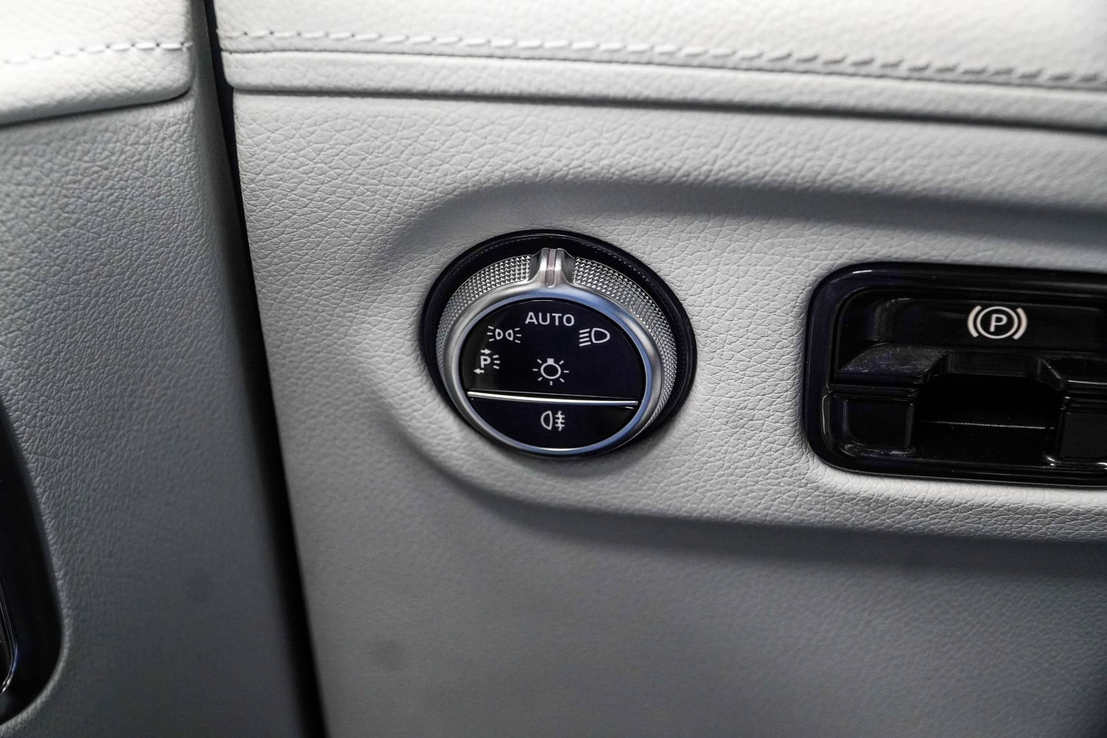 Used 2025 Mercedes-Benz EQE 500 4MATIC Sedan image 30