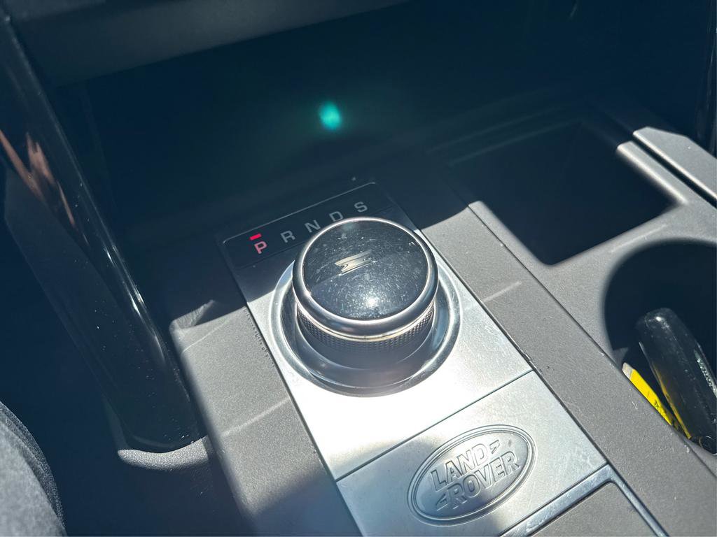 Used 2017 Land Rover Discovery SE image 47