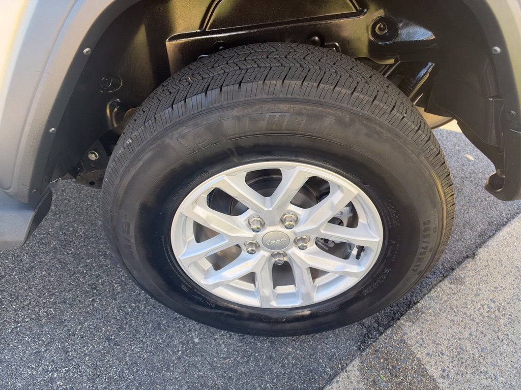 Used 2023 Jeep Wrangler Sport AWD/4WD image 13