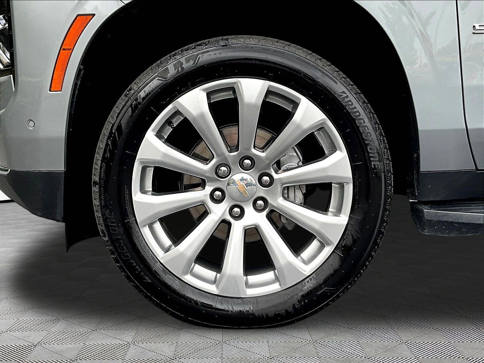 Used 2025 Chevrolet Suburban Premier AWD/4WD image 35