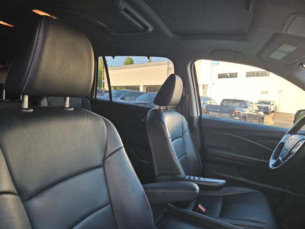 Certified 2018 Honda Pilot Touring image 11