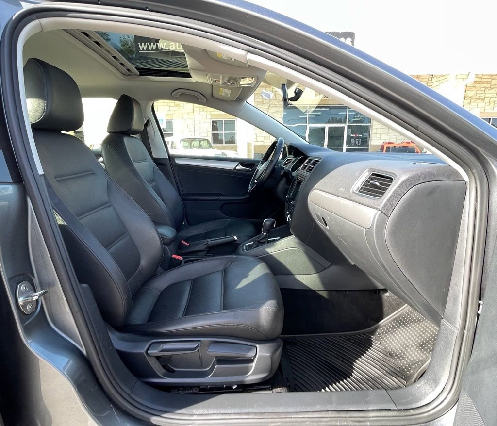 Used 2017 Volkswagen Jetta SE image 30