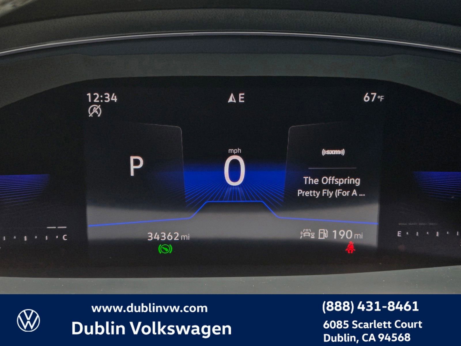 Used 2023 Volkswagen Tiguan SE w/ Panoramic Sunroof Package FWD image 24