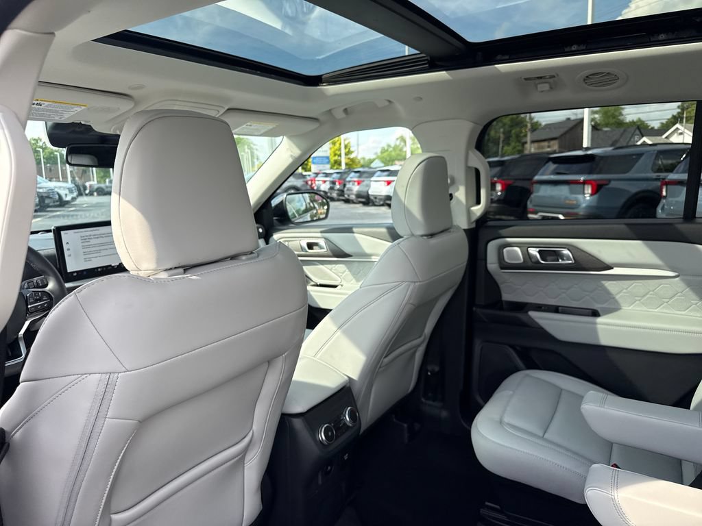 Used 2025 Ford Explorer Platinum w/ LUX Leather Package AWD/4WD image 21