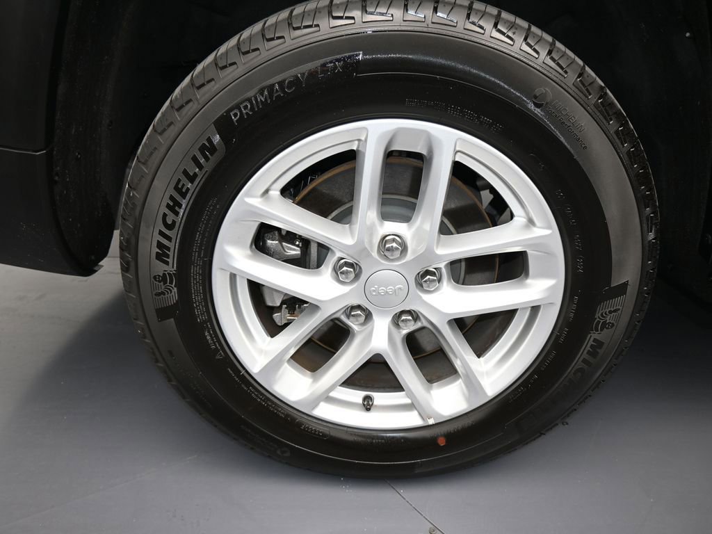 Used 2024 Jeep Grand Cherokee L Laredo image 41