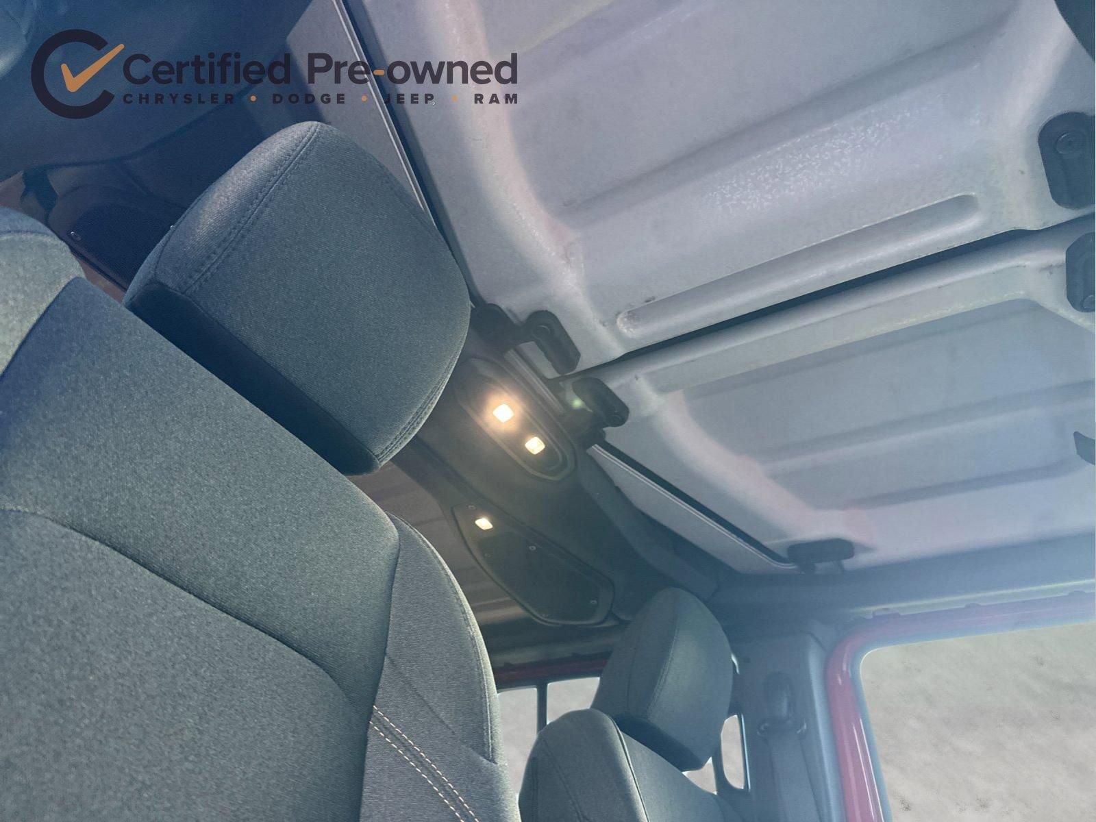 Used 2025 Jeep Wrangler Unlimited Sahara image 18