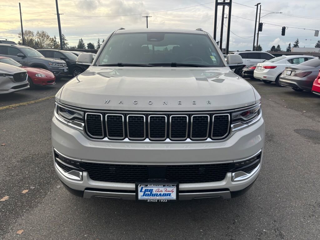 Used 2022 Jeep Wagoneer Series III w/ Flexible Seating Group image 2