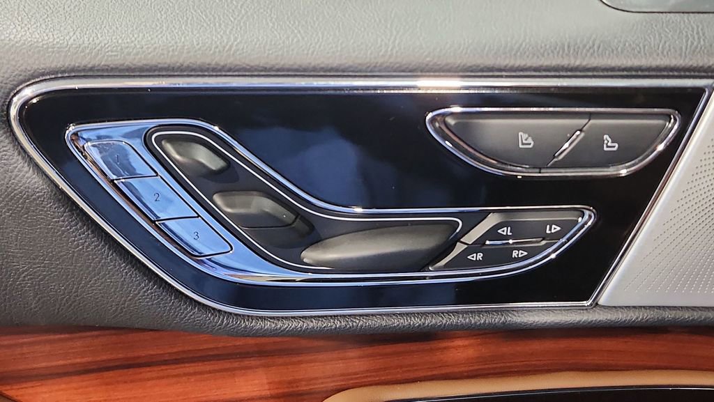 Used 2024 Lincoln Navigator Reserve w/ Equipment Group 201A image 16