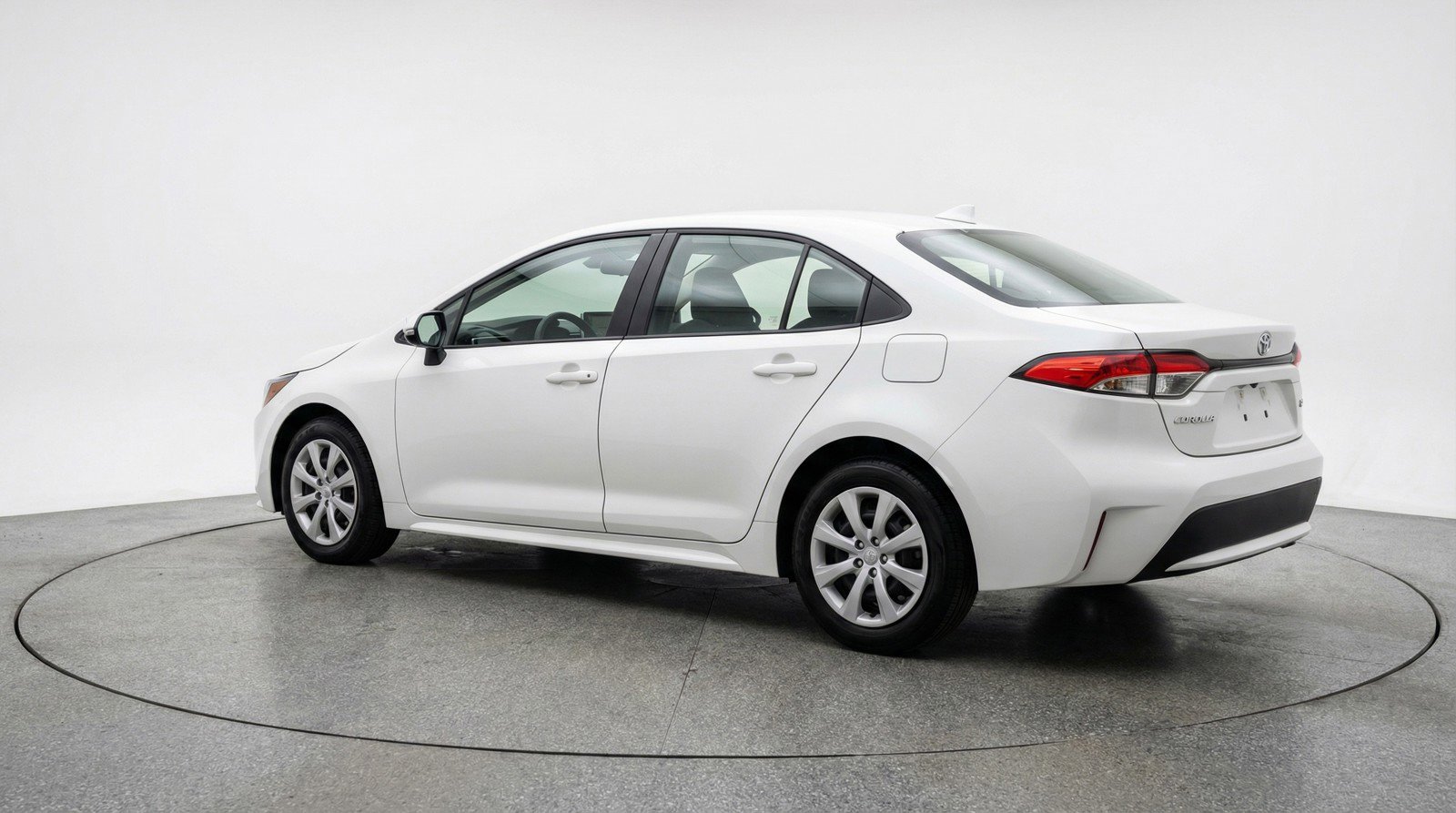 Used 2025 Toyota Corolla LE image 6