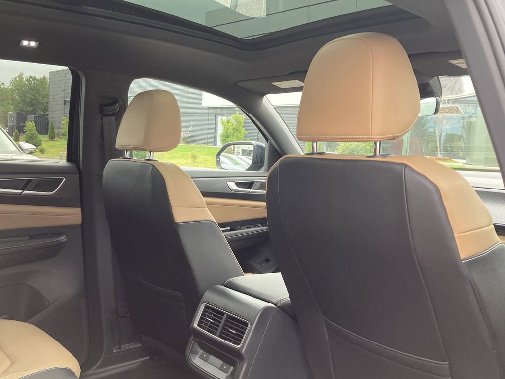 New 2026 Volkswagen Atlas Cross Sport SEL R-Line image 16