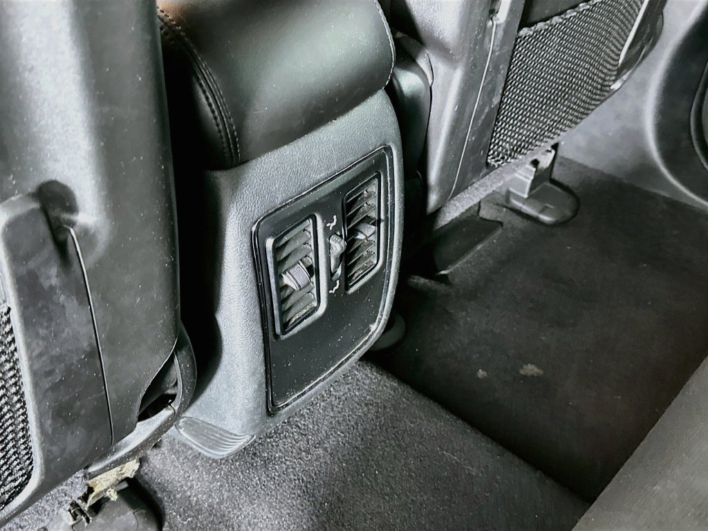 Used 2019 Jeep Grand Cherokee Laredo AWD/4WD image 31
