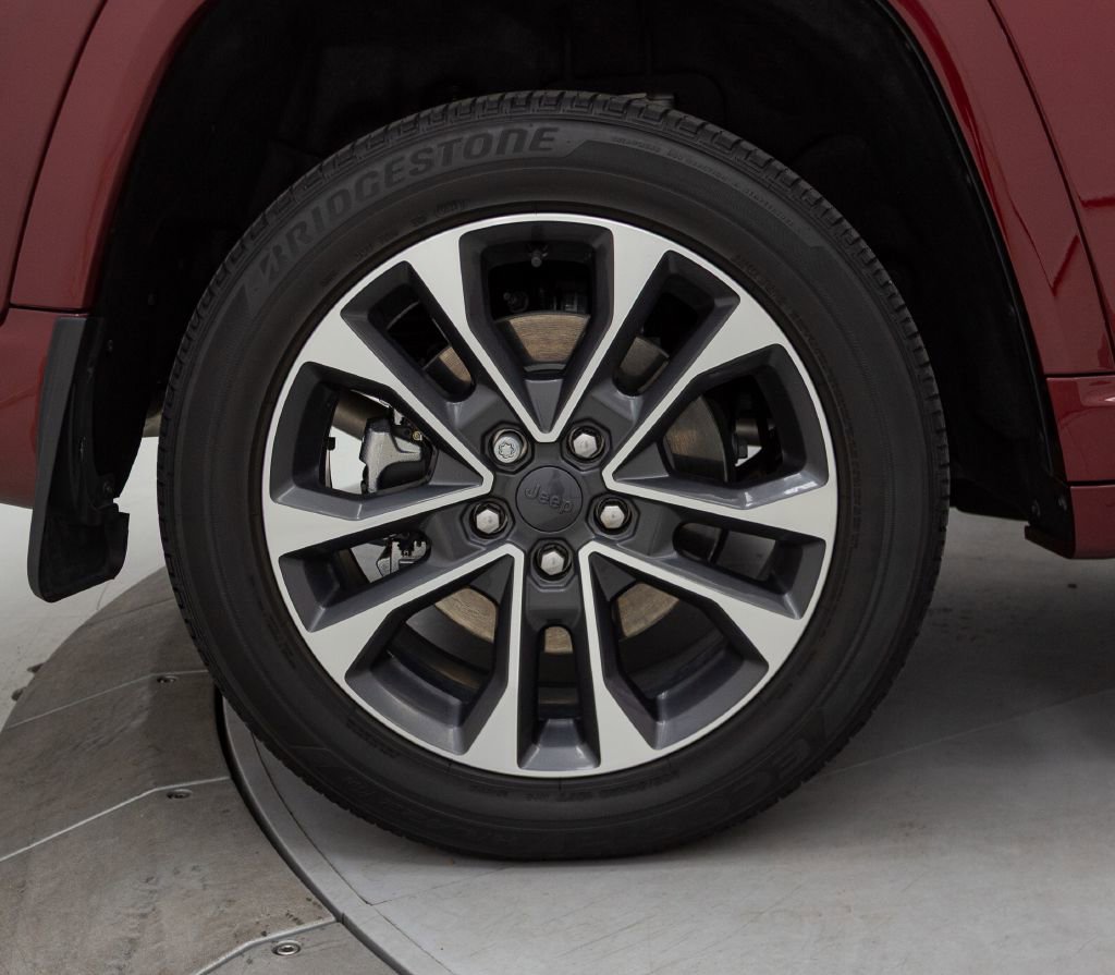 Used 2023 Jeep Grand Cherokee Overland w/ Advanced Protech Group III image 24