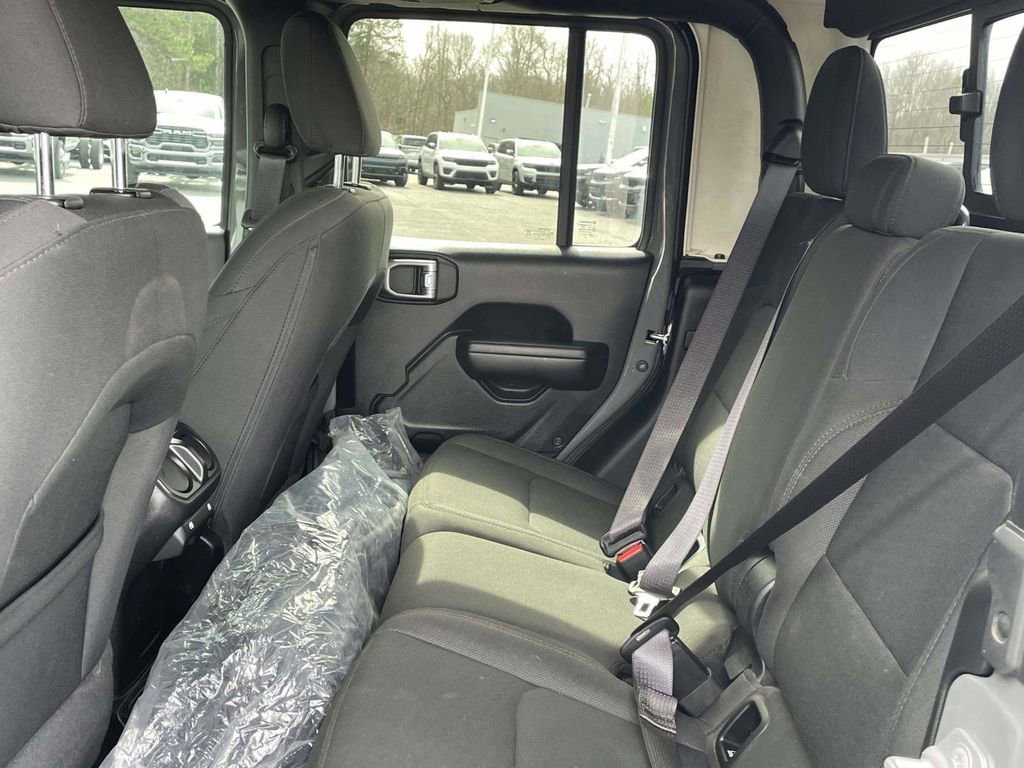 Used 2021 Jeep Gladiator Sport image 19