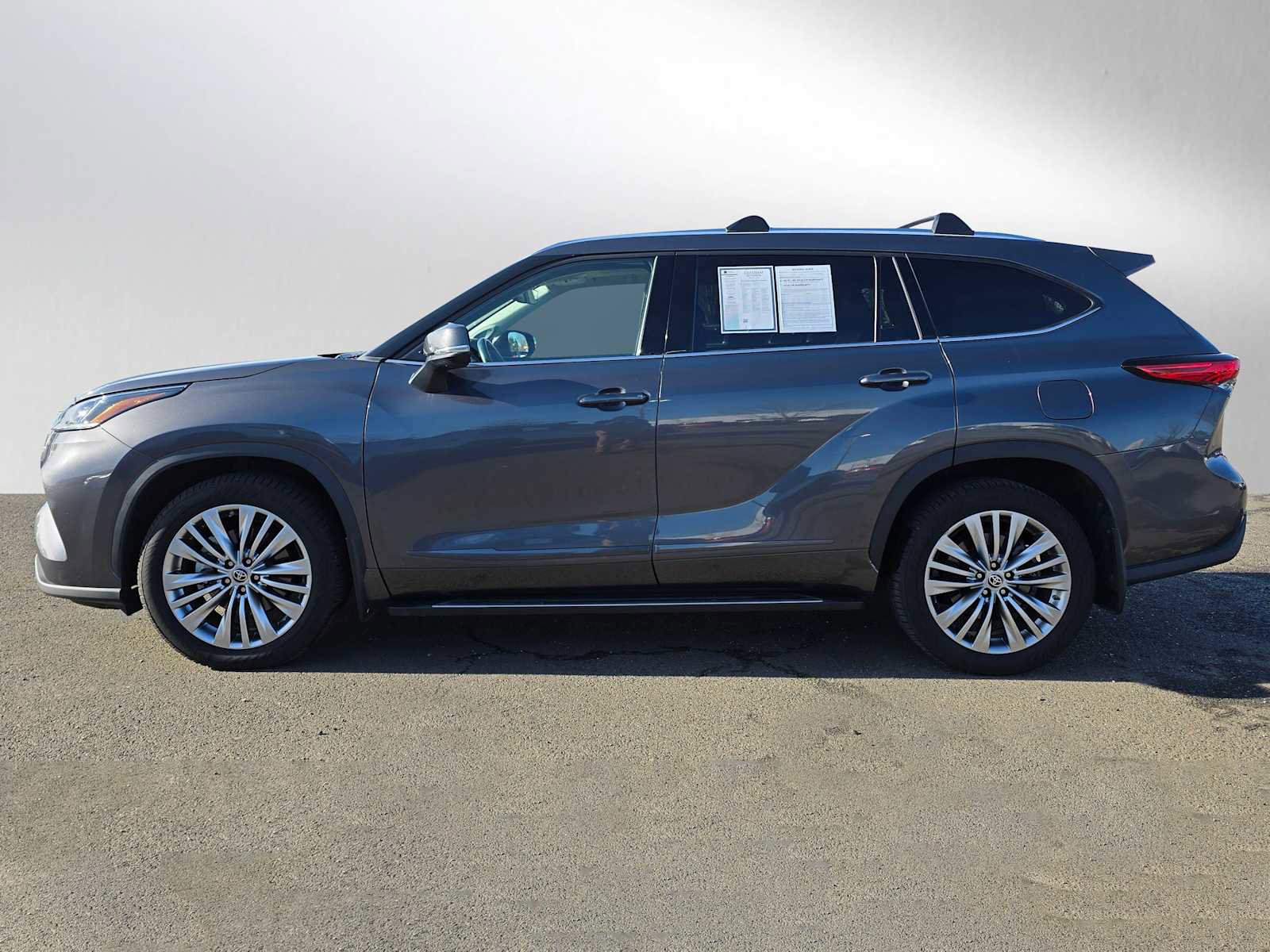 Used 2022 Toyota Highlander Platinum image 7