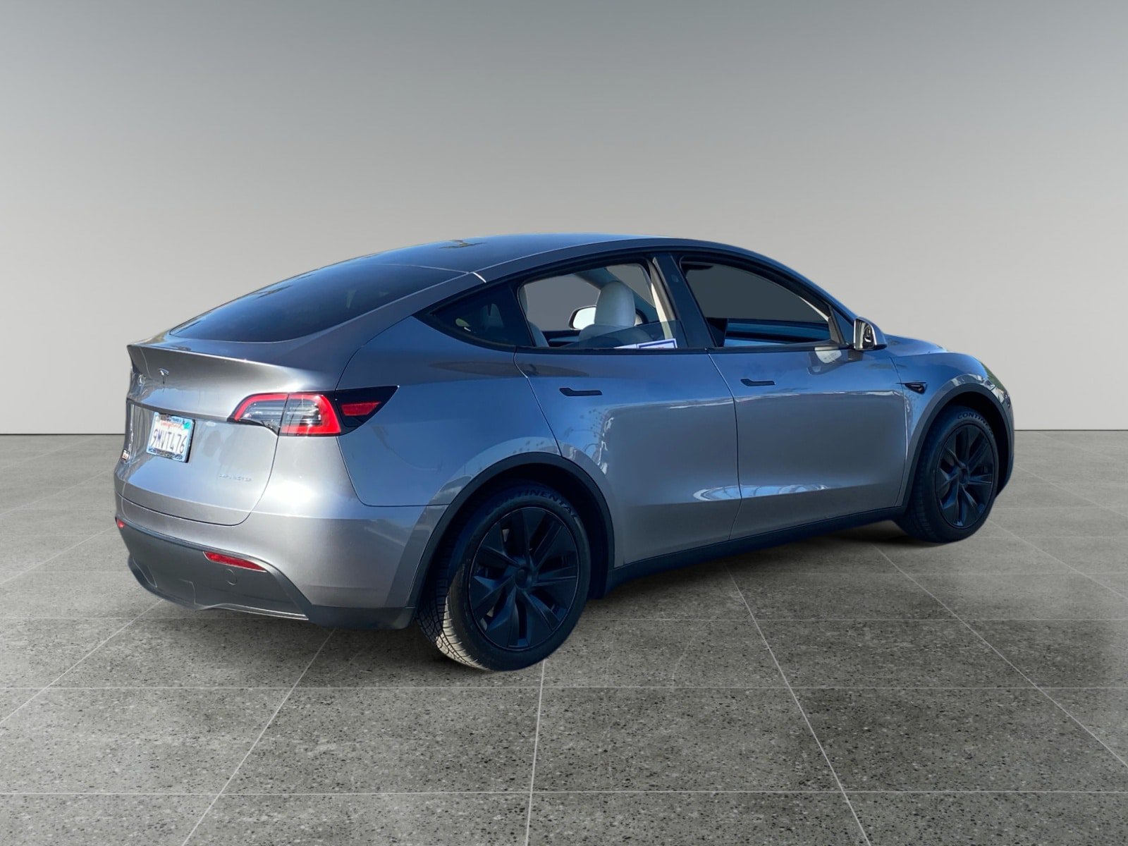 Used 2024 Tesla Model Y Long Range AWD/4WD image 5