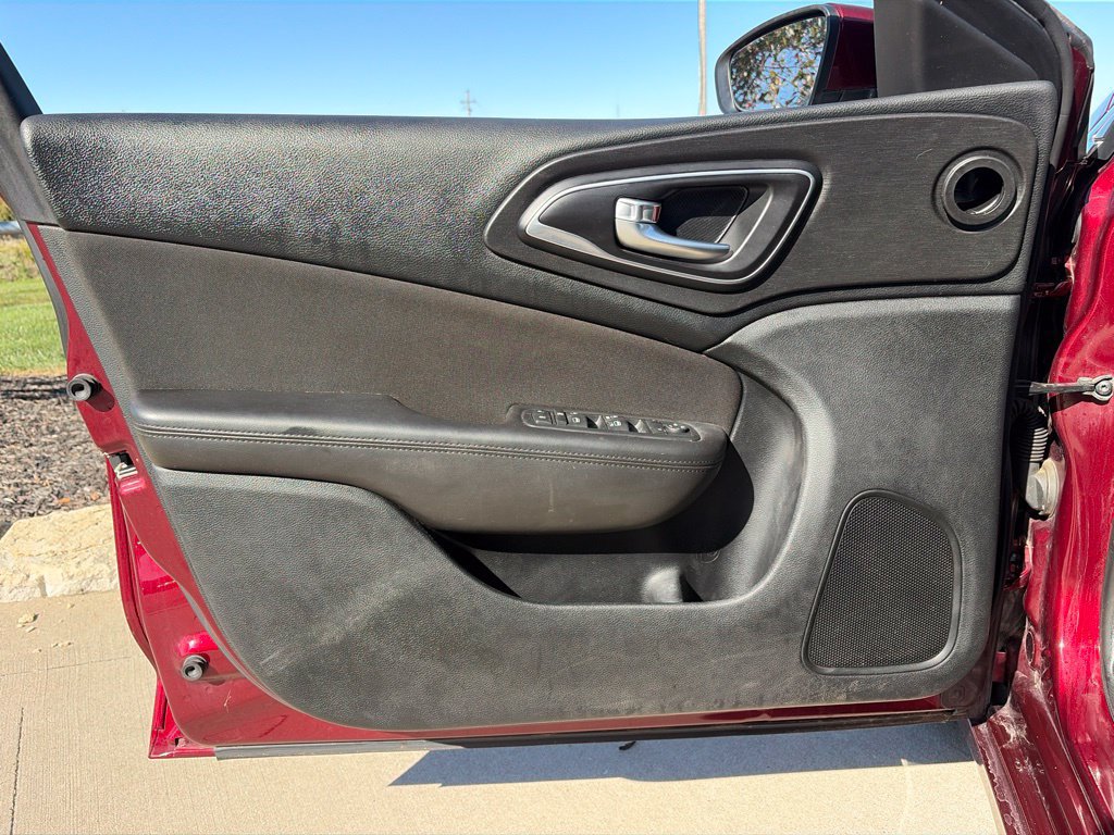 Used 2015 Chrysler 200 Limited w/ Convenience Group FWD image 37