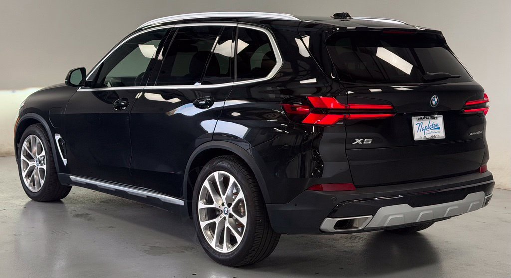 Used 2024 BMW X5 xDrive50e w/ Parking Assistance Package AWD/4WD image 4