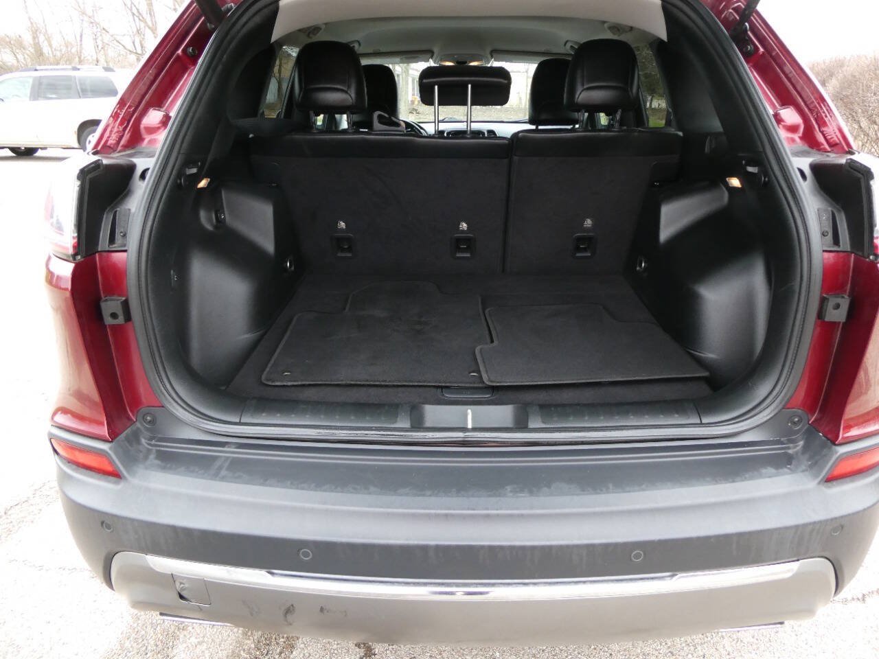Used 2019 Jeep Cherokee Limited AWD/4WD image 23