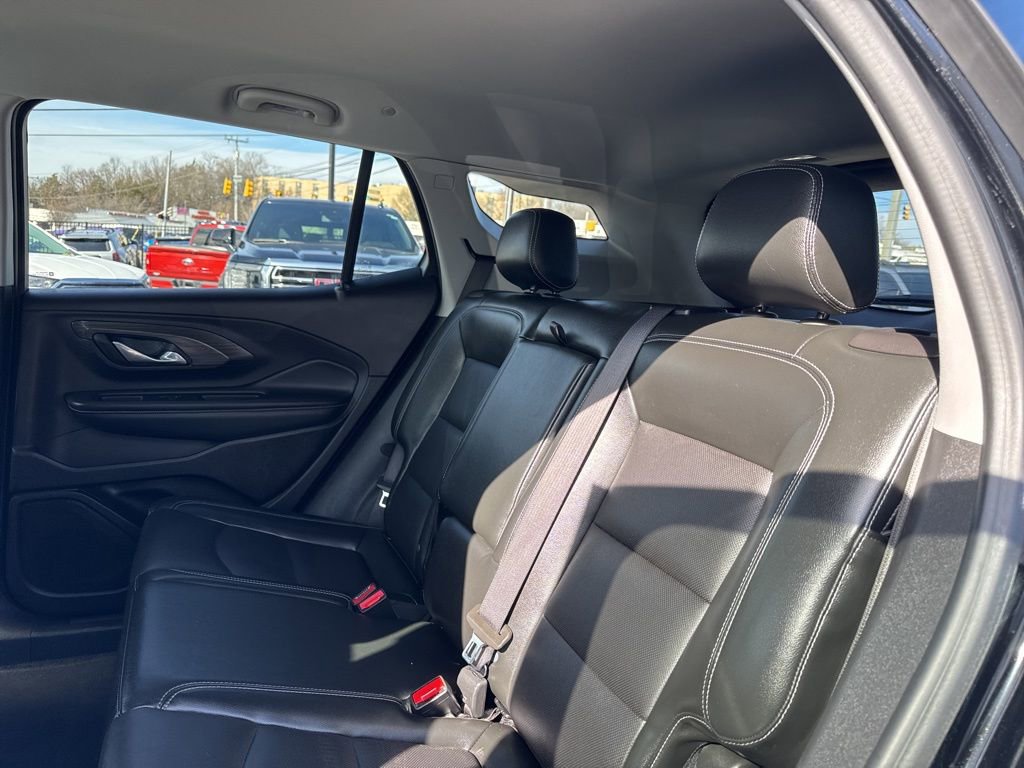 Used 2024 GMC Terrain SLT image 28