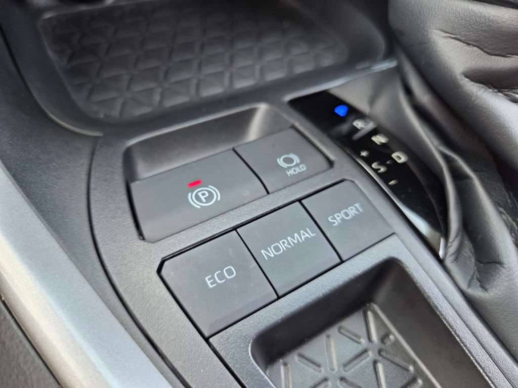 Used 2025 Toyota RAV4 XLE Premium FWD image 33