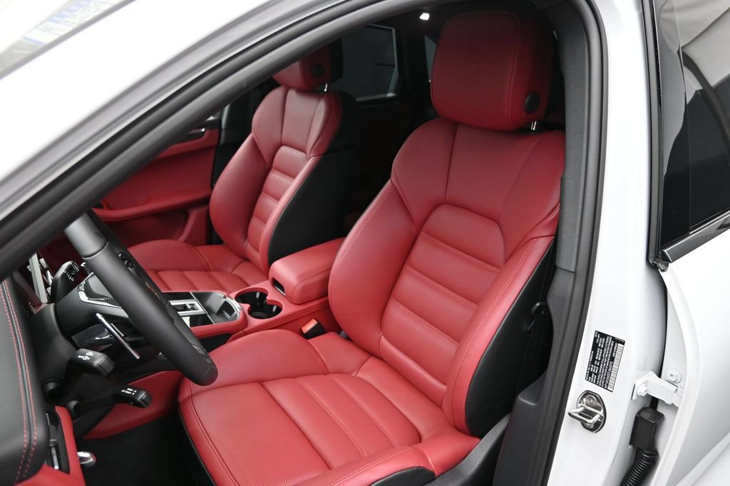 New 2026 Porsche Macan GTS AWD/4WD image 4