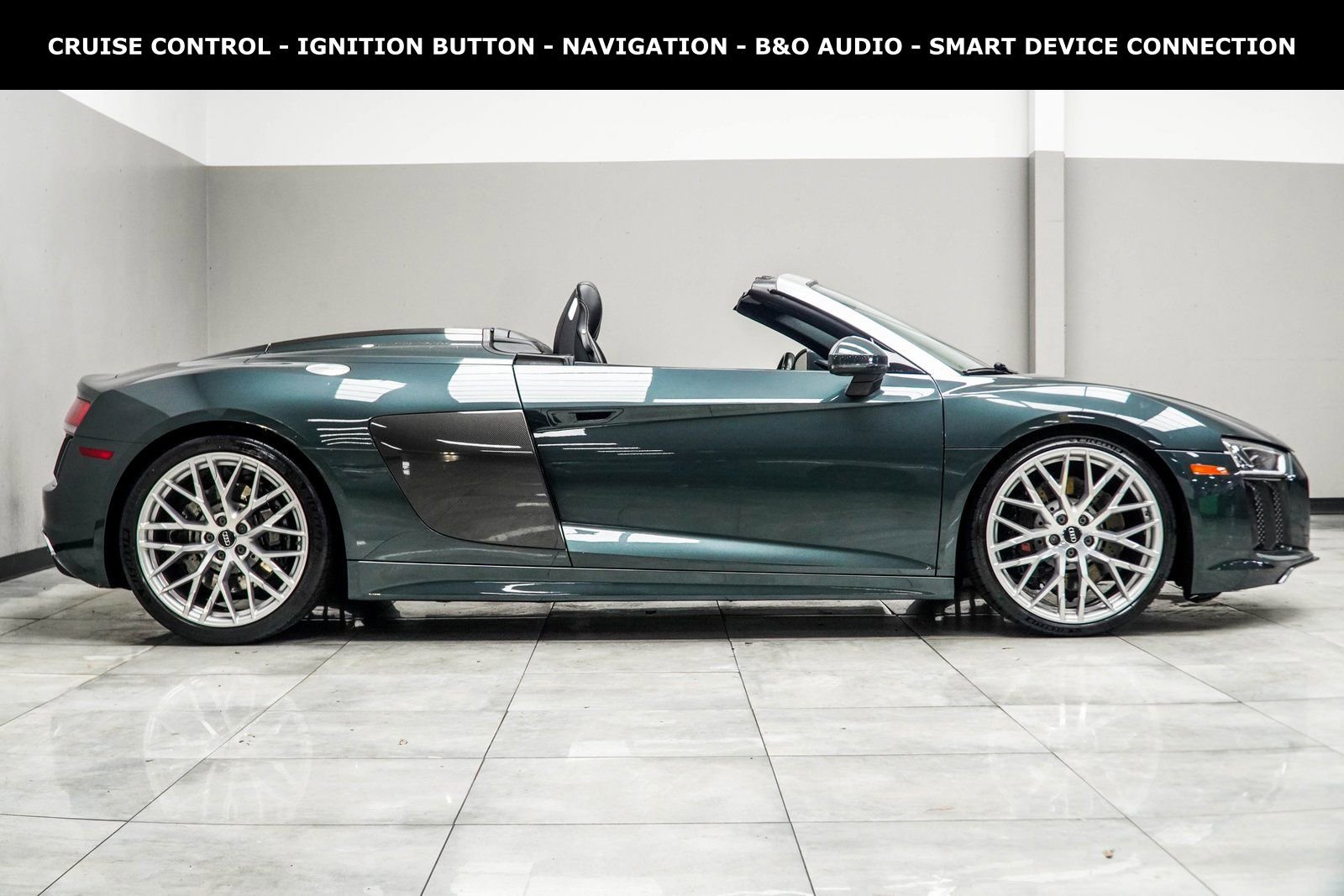 Used 2017 Audi R8 V10 w/ Carbon Exterior Package image 6