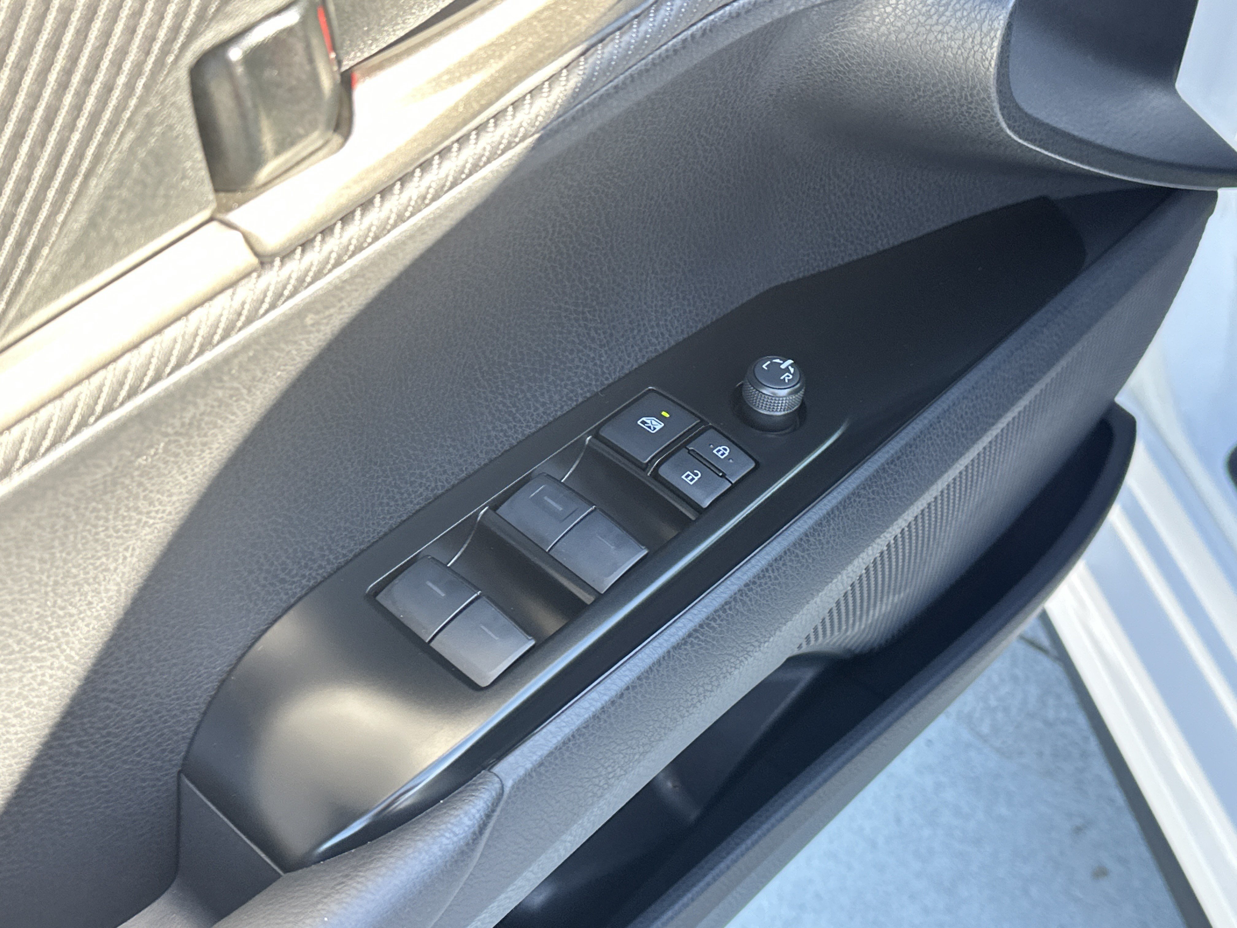 Used 2026 Toyota Camry Hybrid w/ Multimedia Upgrade Package FWD image 15