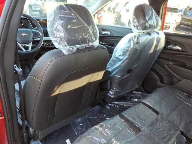 New 2026 Chevrolet Trax LT w/ LT Convenience Package FWD image 7