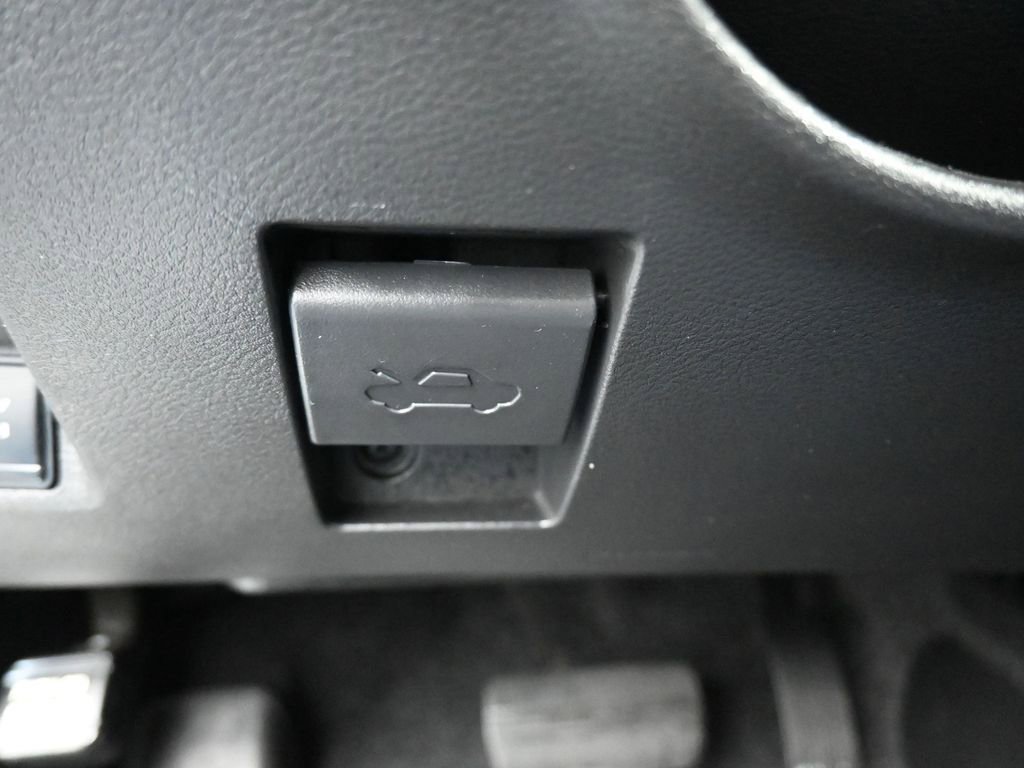 Used 2024 Nissan Frontier PRO-4X w/ Technology Package image 29